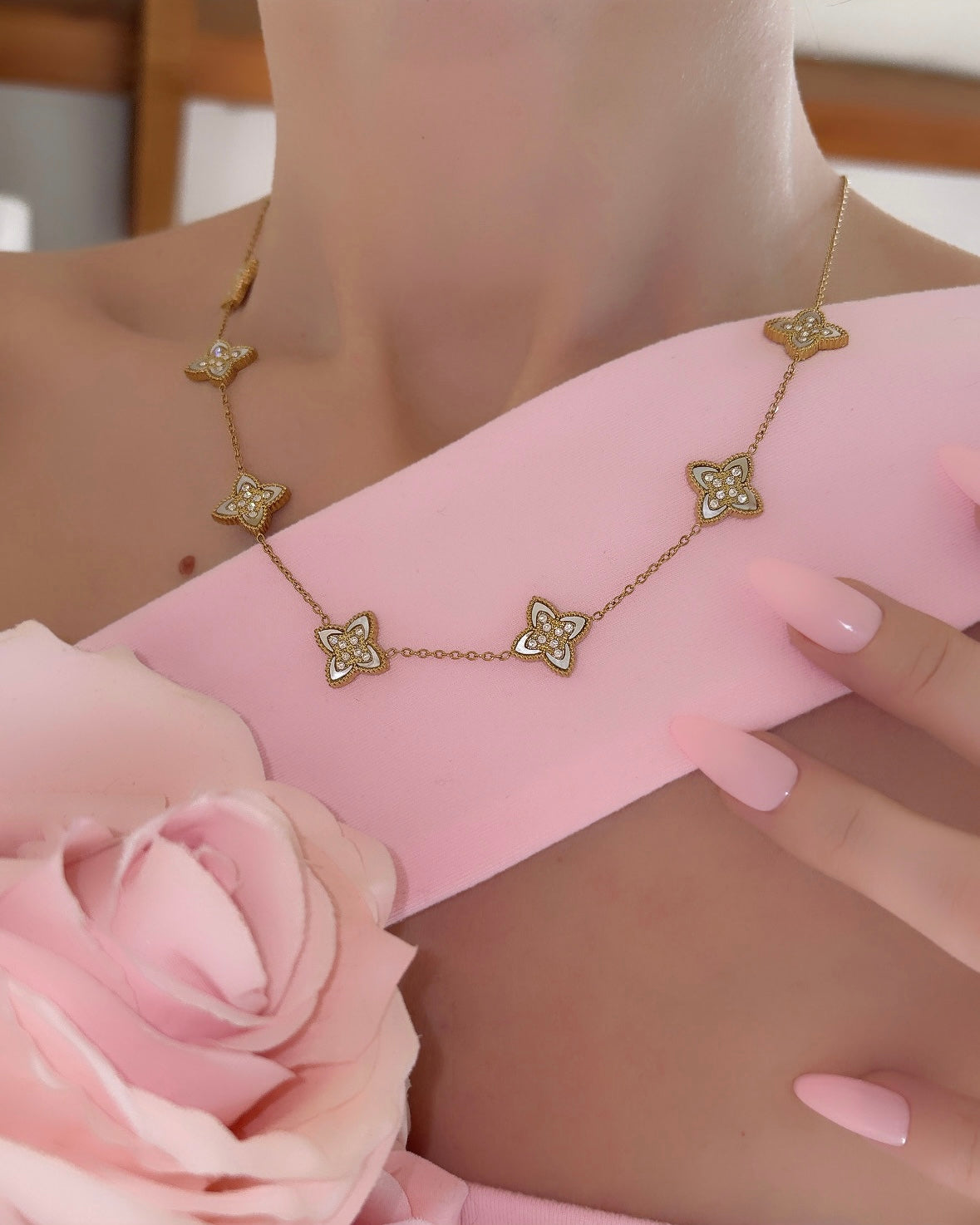 COLLIER JOAN
