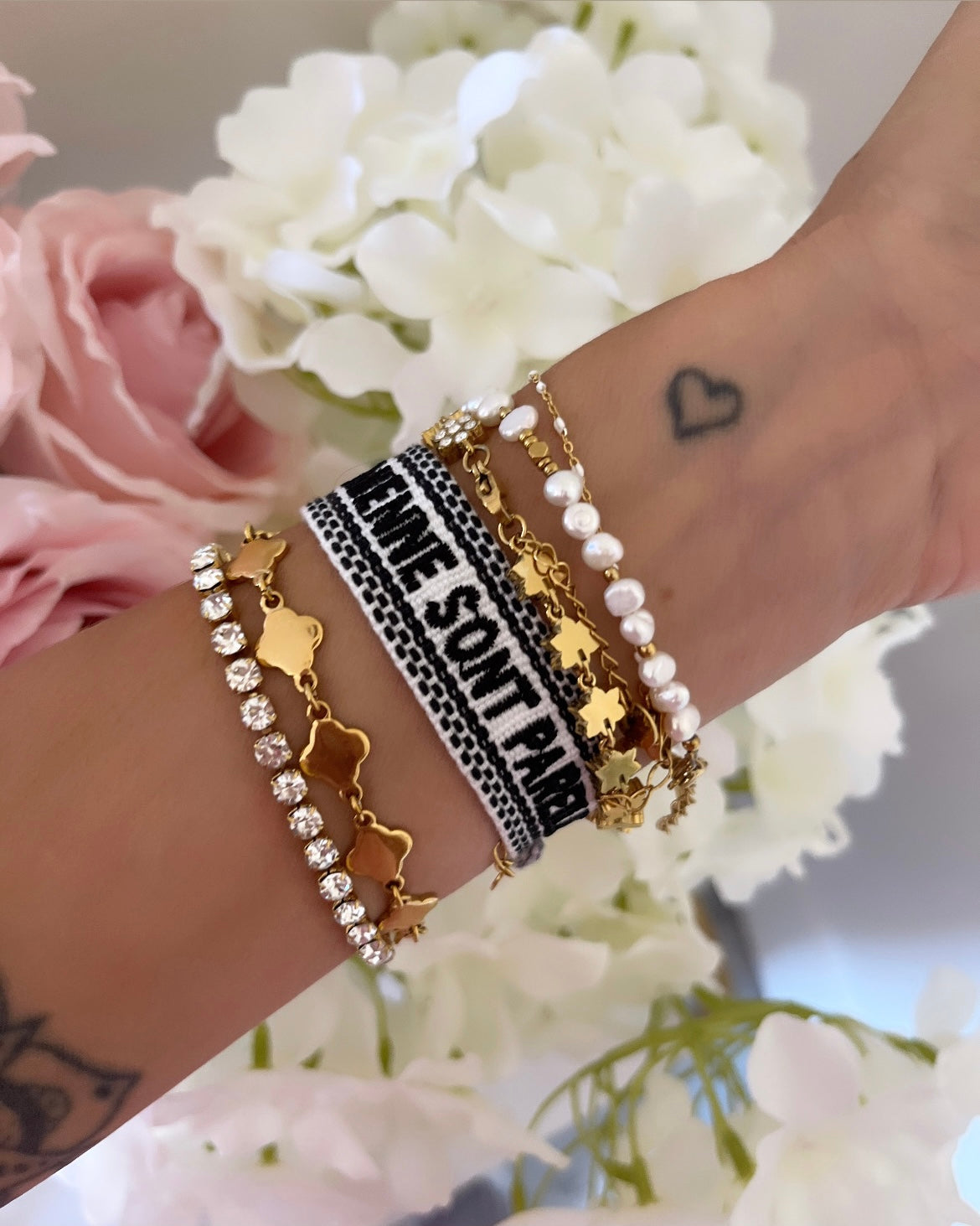 BRACELET BRODÉ LA SIENNE ET LA MIENNE SONT PAREILLES