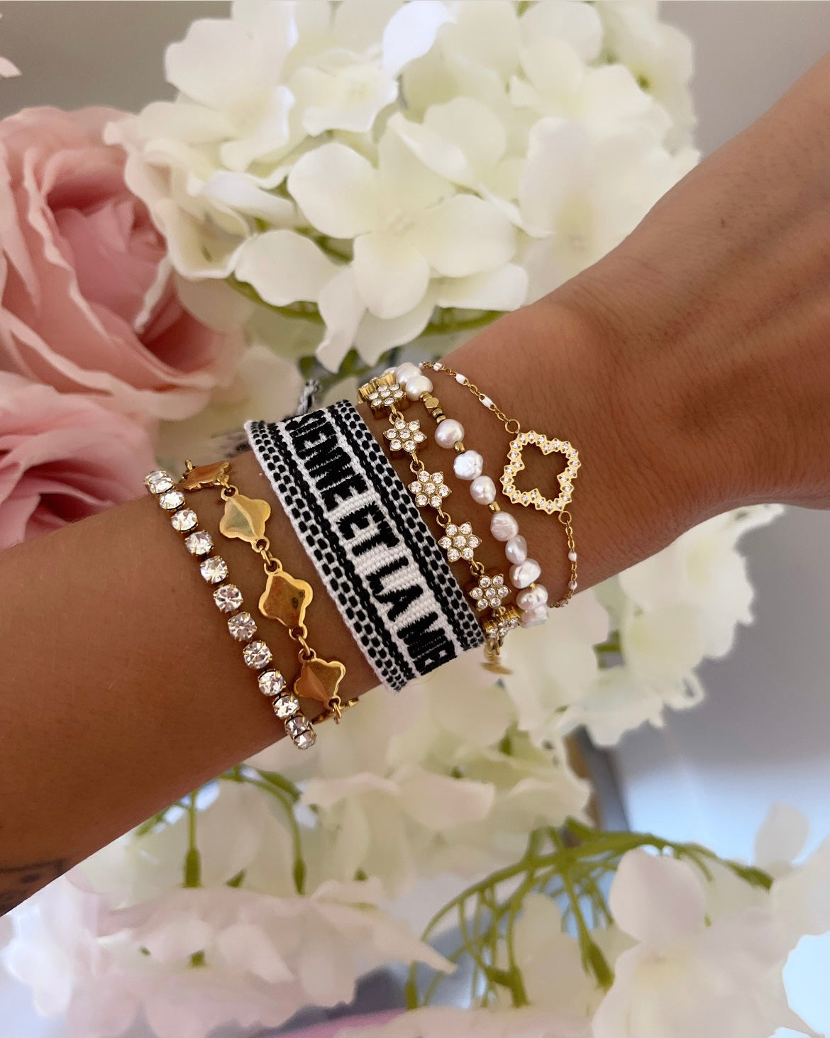 BRACELET BRODÉ LA SIENNE ET LA MIENNE SONT PAREILLES