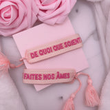 Bracelet brodé « De quoi que soient faites nos âmes» rose