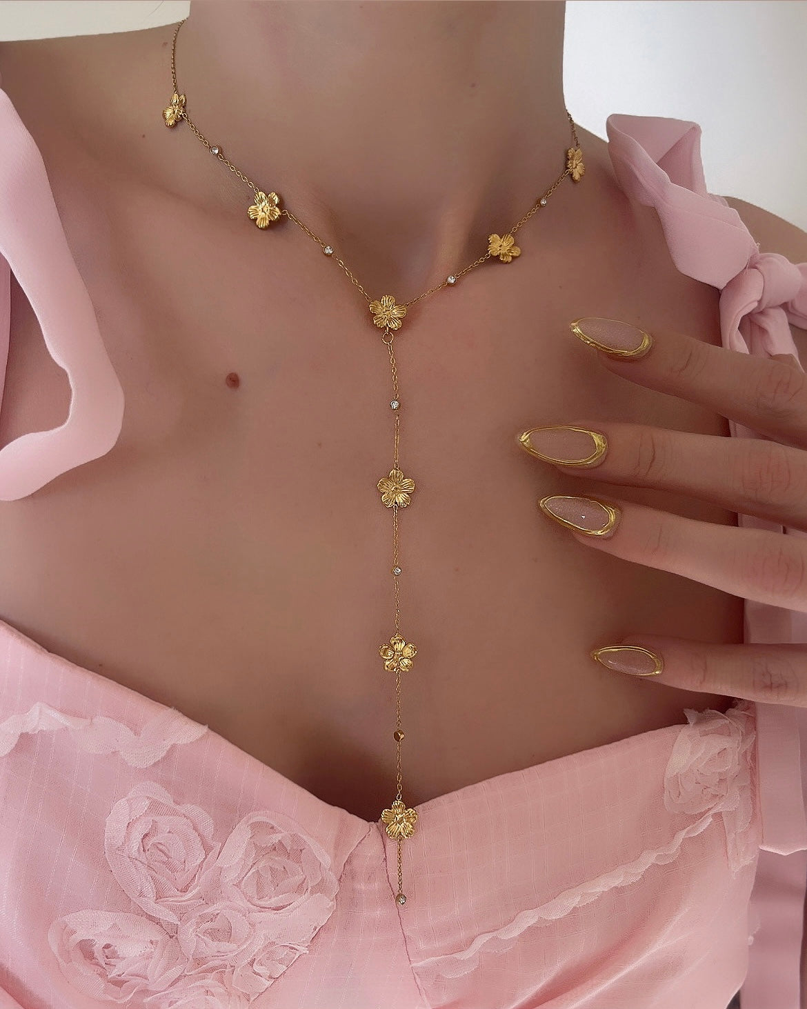 COLLIER FLORA