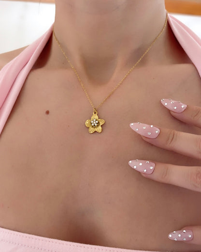 COLLIER NARCISSE