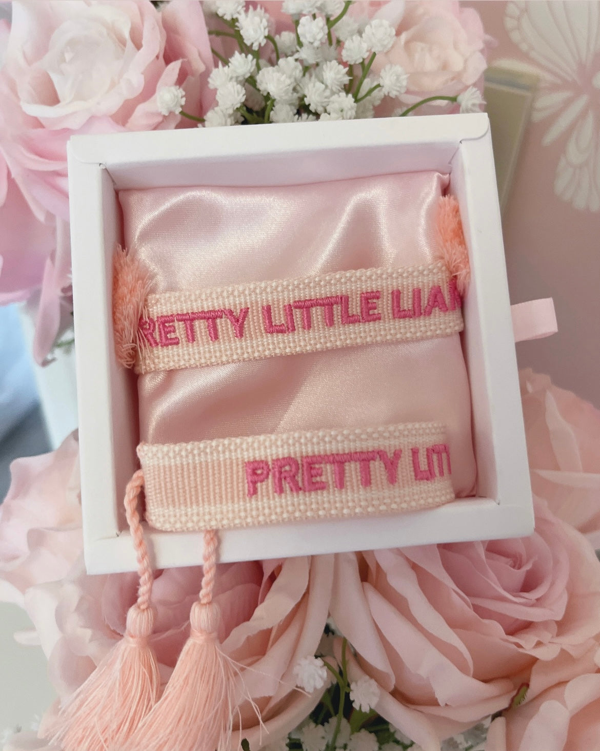 BRACELET BRODÉ PRETTY LITTLE LIARS ROSE
