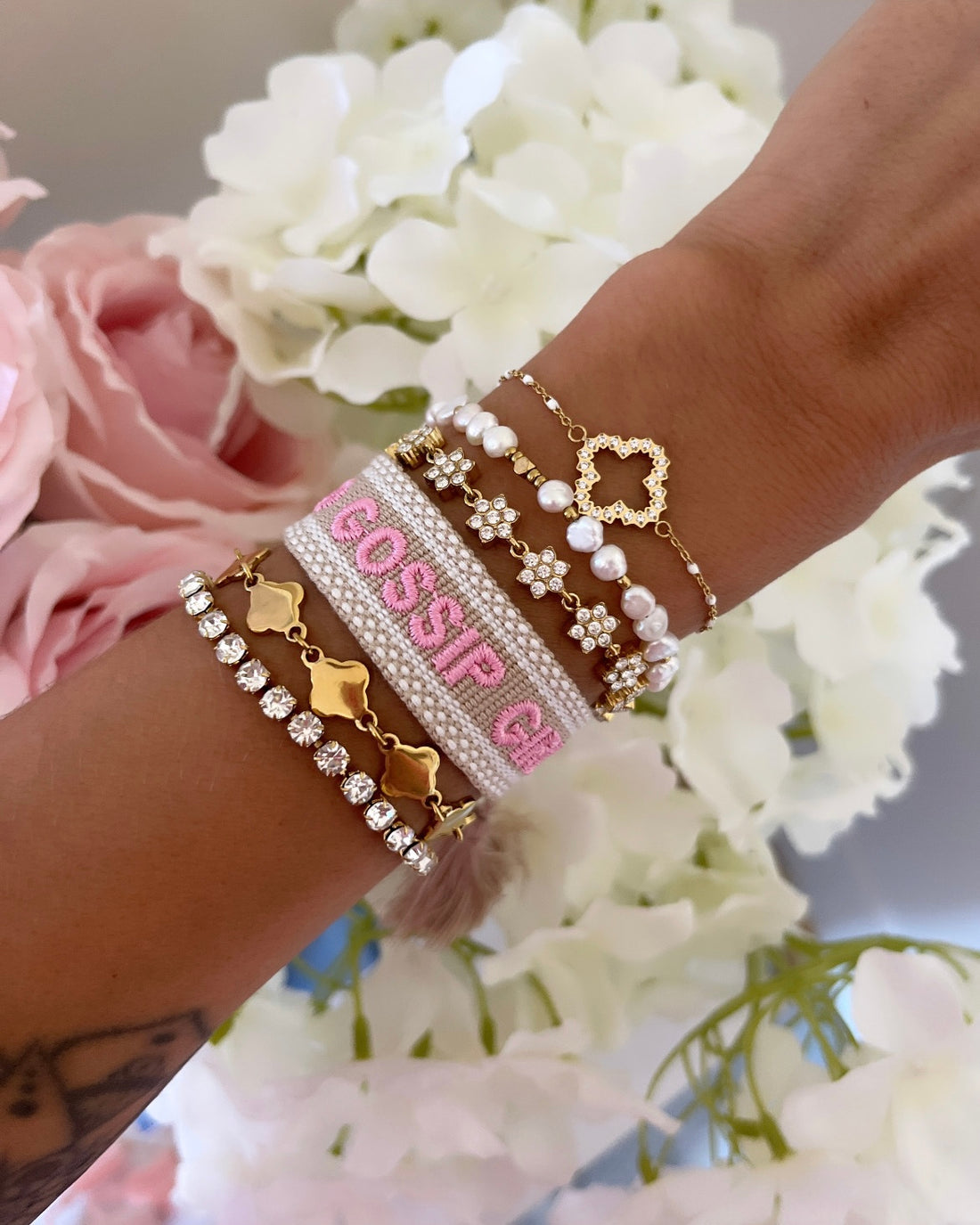 BRACELET BRODÉ GOSSIP GIRL BEIGE ROSE