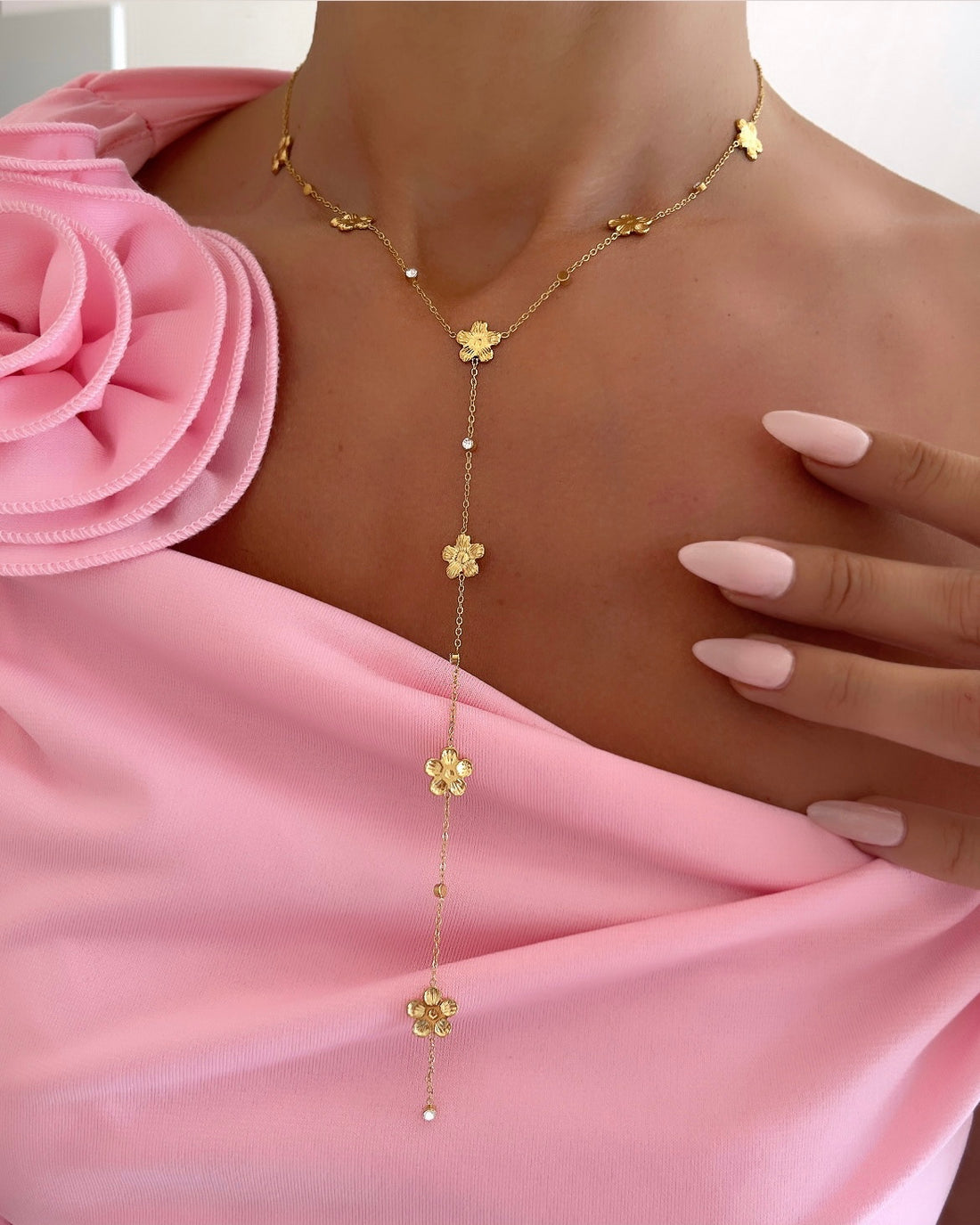 COLLIER FLORA