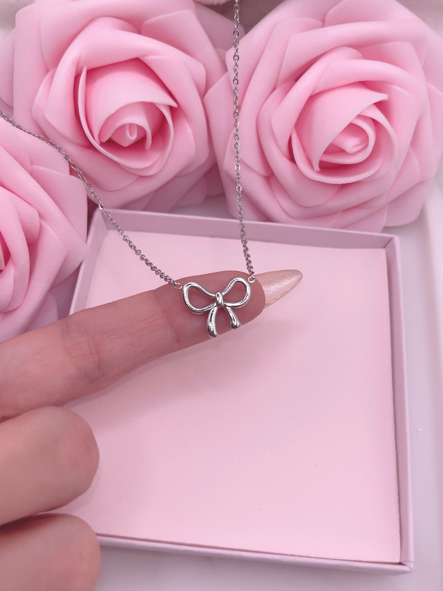 COLLIER BOWS