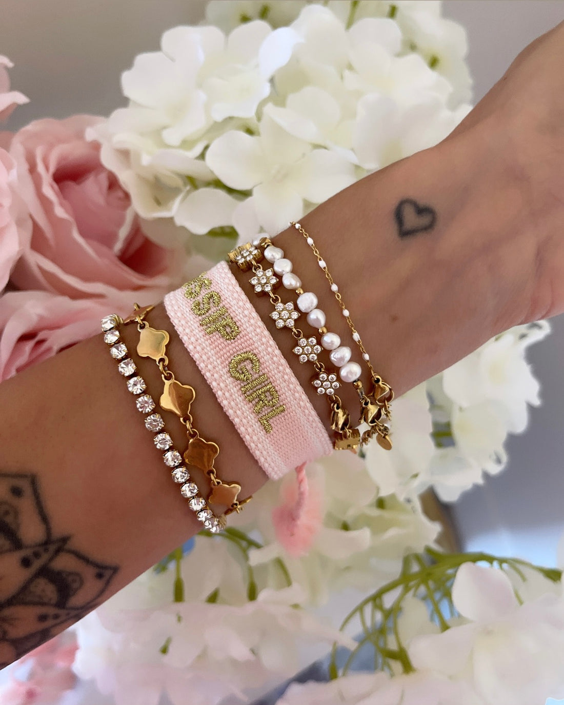 BRACELET BRODÉ GOSSIP GIRL ROSE DORÉ