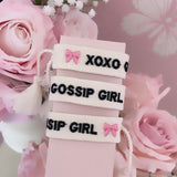 Bracelet brodé « XOXO GOSSIP GIRL » Noeud