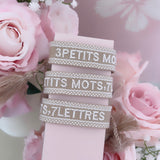 Bracelet brodé « 3 petits mots, 7 lettres »