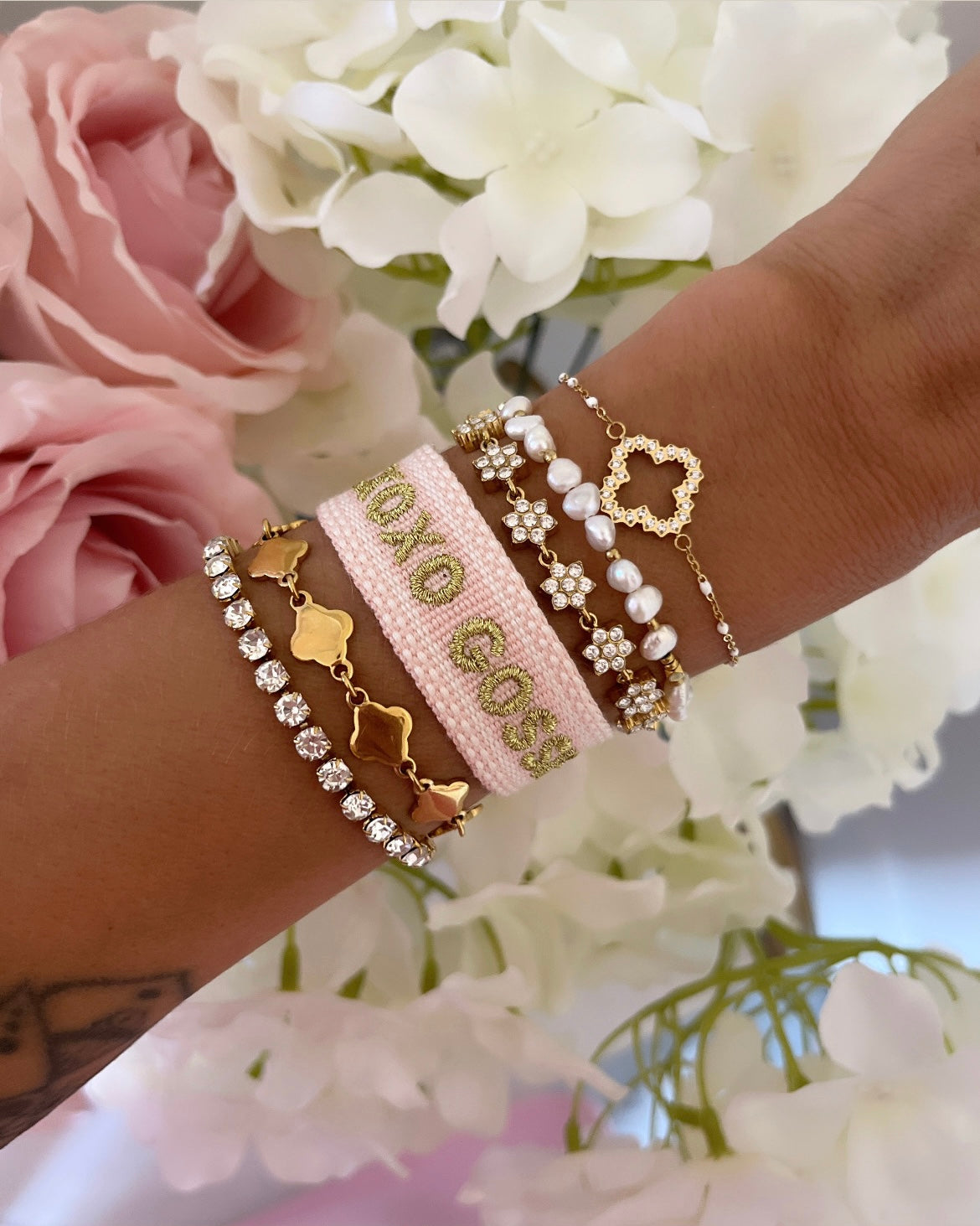 BRACELET BRODÉ GOSSIP GIRL ROSE DORÉ