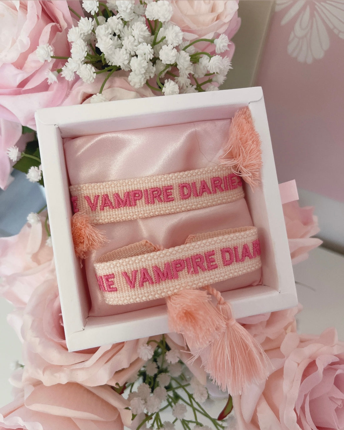 BRACELET BRODÉ THE VAMPIRE DIAIRIES ROSE