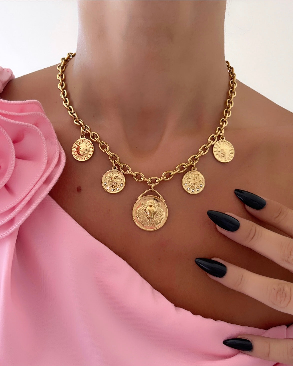 COLLIER DELILAH