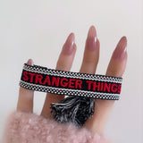 Bracelet brodé « STRANGER THINGS »