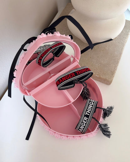 LOT BOÎTE À BIJOUX STRANGER THINGS + BIJOUX