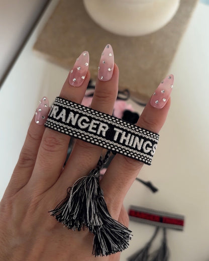 LOT BOÎTE À BIJOUX STRANGER THINGS + BIJOUX