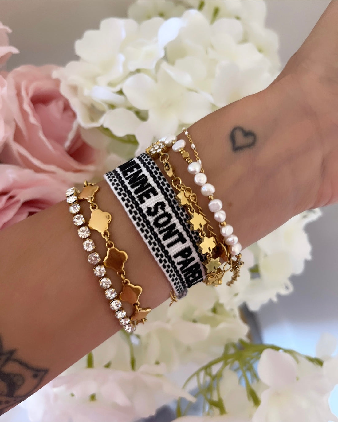 BRACELET BRODÉ LA SIENNE ET LA MIENNE SONT PAREILLES