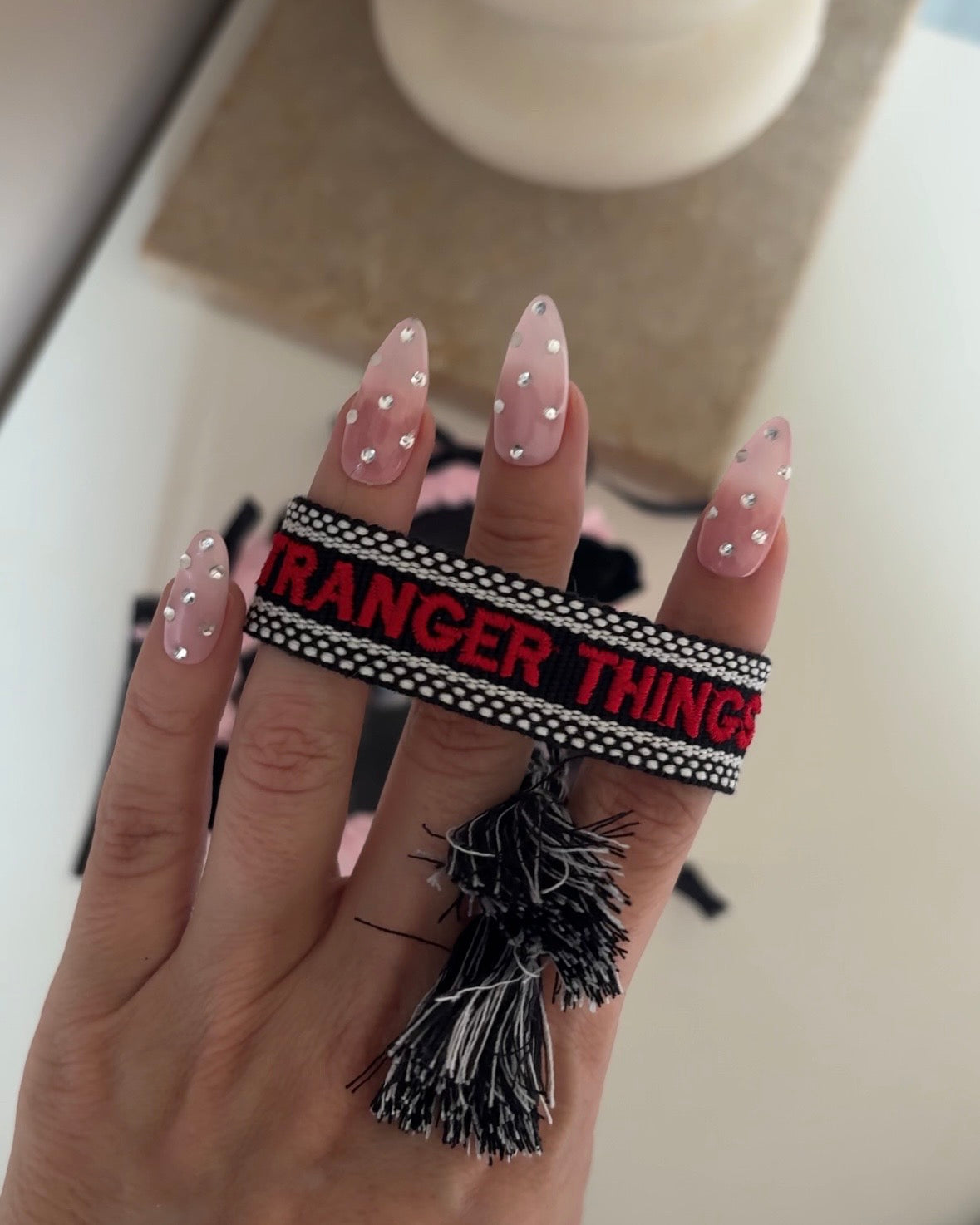 LOT BOÎTE À BIJOUX STRANGER THINGS + BIJOUX