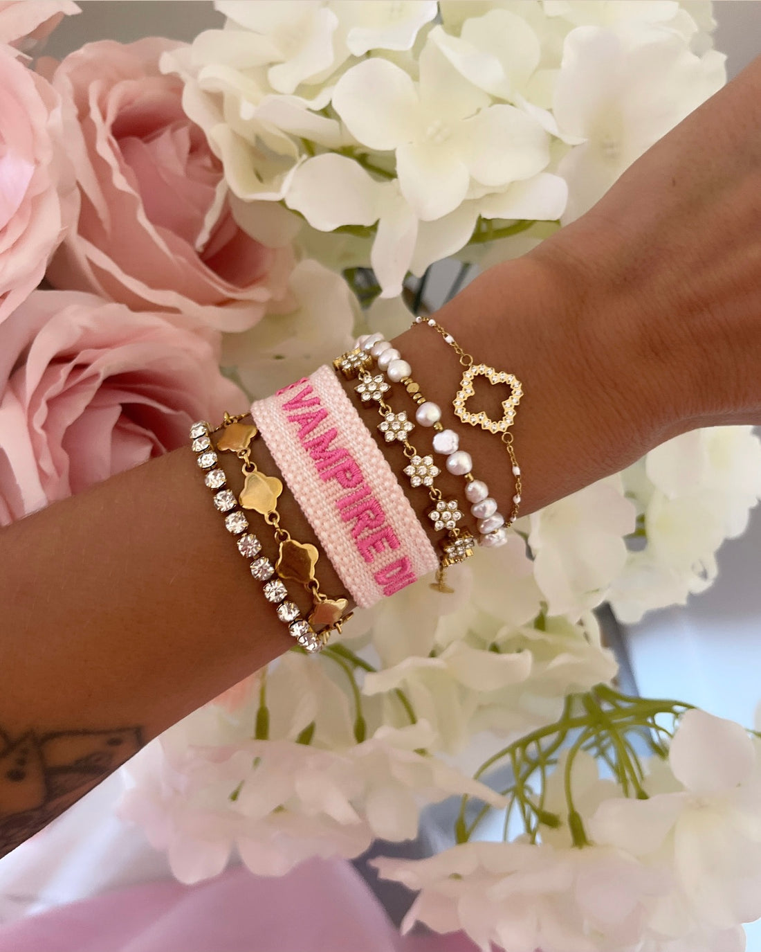 BRACELET BRODÉ THE VAMPIRE DIAIRIES ROSE