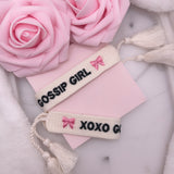 Bracelet brodé « XOXO GOSSIP GIRL » Noeud