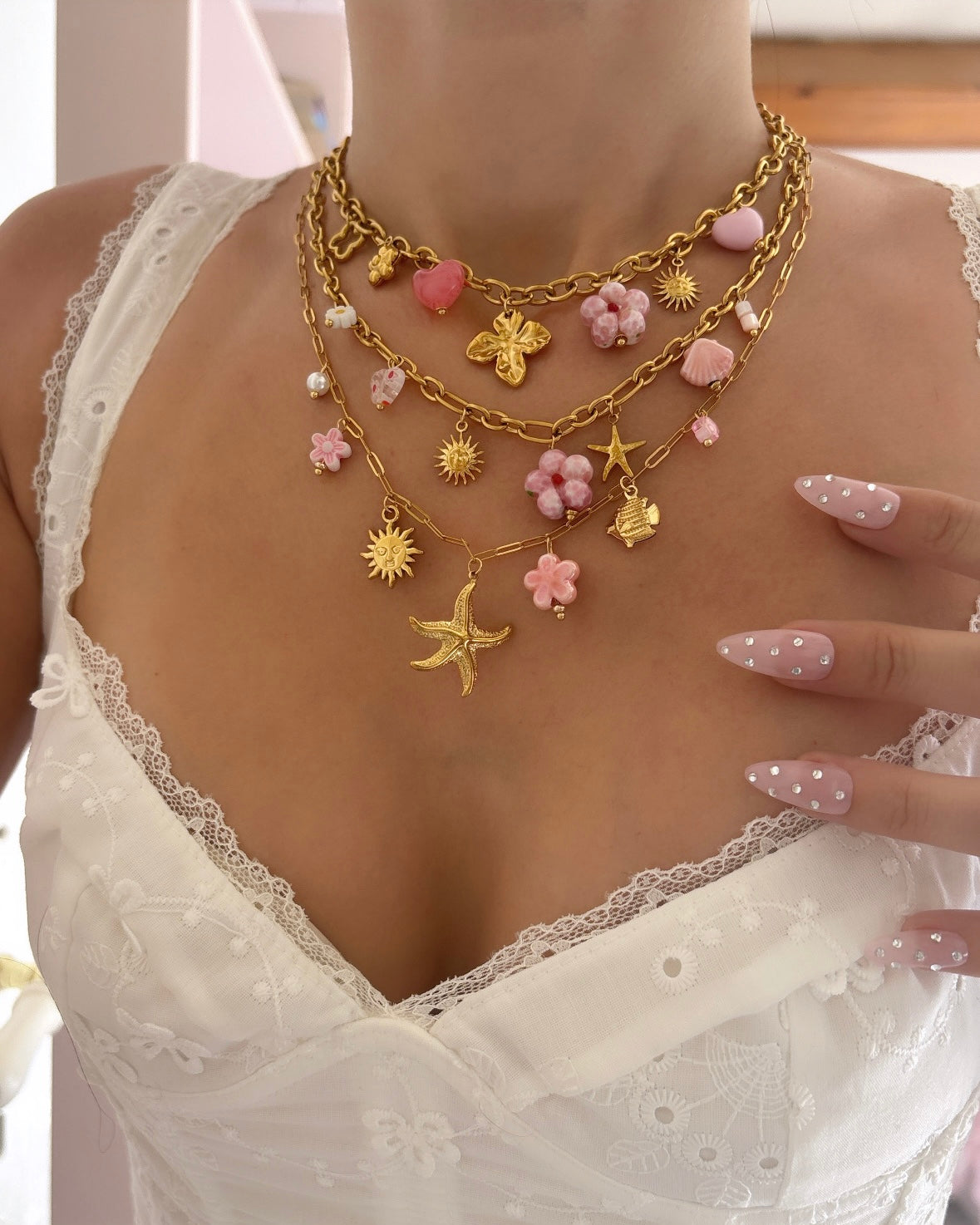 COLLIER GIRLY